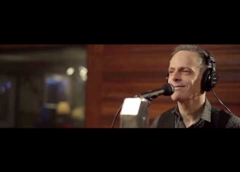 COSSI: CARLOS COSSI: VOZ Y GUITARRA ACÚSTICA NACHO IMBELLONE: GUITARRAS WALDO MELGAR: BAJO Y COROS PABLO NIÓN: BATERÍA