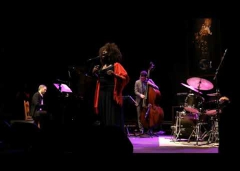 24° Festival Internacional de Jazz de Punta del Este Joy y Lucy, presentan: Tributo a Ella Fietzgerald y Billie Holiday. Finca El Sosiego - 4 de Enero de 2020 "Cry me a river" de Arthur Hamilton David Feldman – Piano Nate Pence – Contrabajo Jason Brown – Batería Joy Brown – Voz