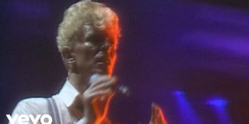 Music video by David Bowie performing Cat People (Putting Out Fire).