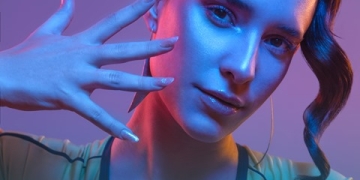 CAMILA SAPIN presenta MOVER - su primer single de estudio