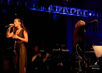“Ellas” hicieron temblar a la Estación General Artigas de AFE. Cristina Fernández, Mónica Navarro, Samantha Navarro, Maia Castro acompañadas por la Filarmónica de Montevideo dirigida por la Mtra. Ligia Amadio. Fotografías @fotografiacyc - Chiazzaro Castro www.cooltivarte.com