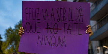 "Feliz va a ser el día que no falte ninguna" 8M - Día Internacional de la Mujer 8 de marzo 2020 avenida 18 de julio - Foto © Vanni Gonzo www.cooltivarte.com