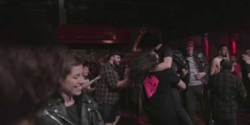 Hablan Por La Espalda - Colgado de Aleta (En Vivo)