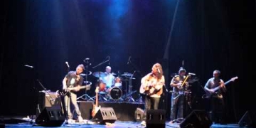 Toma en vivo en la Sala Zitarrosa realizada en la presentación del CD "Rompecabezas" de Daniel Domínguez y La 33, el 19 de diciembre de 2013.