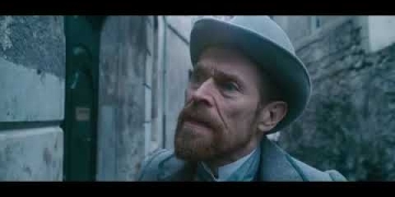 Basada en relatos de vida, hechos, rumores y retratos que solo existieron en la mente de Vincent van Gogh (Willem Dafoe), la historia narra su vida en Francia donde convivió de cerca con Paul Gauguin (Oscar Isaac). Un tiempo en el que se crearon las obras maestras que al día de hoy son reconocidas en todo el mundo. AT ETERNITY'S GATE, no es una película autobiográfica, es la visión de vida de un artista.