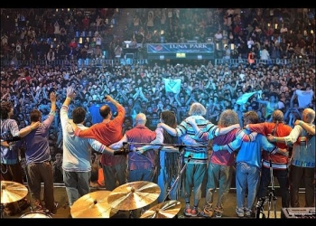 Show realizado en el Estadio Luna Park el 6 de septiembre de 2014 para la presentación del CD El Baile Interior. Es un material inédito sin editar. Un regalo para todos lxs bersuiterxs en cuarentena #QuedateEnCasa Bersuit Vergarabat
