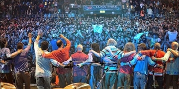 Show realizado en el Estadio Luna Park el 6 de septiembre de 2014 para la presentación del CD El Baile Interior. Es un material inédito sin editar. Un regalo para todos lxs bersuiterxs en cuarentena #QuedateEnCasa Bersuit Vergarabat