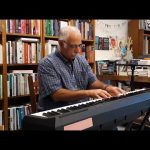 Leo Maslíah en el ciclo 'Letra & Música en Las Karamazov' · 2 de Diciembre de 2018 Leo Maslíah: piano.