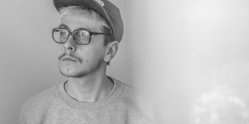 Facundo Bonilla artista uruguayo creador del proyecto "Fa cundo" está de estreno, recientemente lanzó su Ep "AURA" material que está disponible en todas las plataformas digitales.