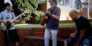 Lady Leia - Otro Tavella & Los embajadores del buen gusto Martin Tavella en Bajo, Pablo Chamaco Abdala en percusión y un servidor en voz y guitarra, grabado en el jardín del MNAV en 2013, registrado y editado por Pedro Alonso, se pasó un tiempo en tv ciudad y ahora la subo a mis redes!