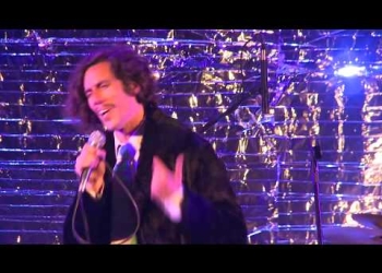 MARTÍN BAREA MATTOS _ VERSO & VOZ FACUNDO FERNÁNDEZ LUNA_ GUITARRA & COROS LUJAN FERNANDEZ LUNA _ ACORDEÓN, FLAUTA & COROS PABLO PELAO MENESES _ BATERIA & COROS NICOLÁS PEQUERA _ BAJO