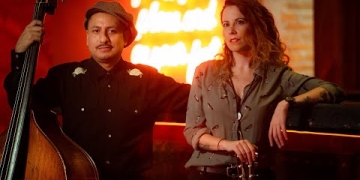 Jolene - Mint Parker & Mark Slap - We play Dolly Parton´s "Jolene" at Pinche Gringo Bar in Mexico City