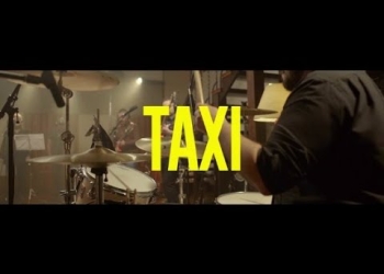 MÚSICOS en Taxi COSSI: CARLOS COSSI: VOZ Y GUITARRA ACÚSTICA NACHO IMBELLONE: GUITARRAS WALDO MELGAR: BAJO Y COROS PABLO NIÓN: BATERÍA INVITADO ESPECIAL: EL GAVILÁN: VOZ MÚSICOS INVITADOS: DANY LÓPEZ: TECLADO Y COROS ANALÍA PARADA: COROS FEDE CARAVATTI: COROS FEDE BLOIS: PERCUSIÓN