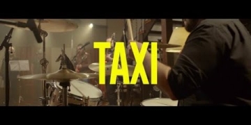 MÚSICOS en Taxi COSSI: CARLOS COSSI: VOZ Y GUITARRA ACÚSTICA NACHO IMBELLONE: GUITARRAS WALDO MELGAR: BAJO Y COROS PABLO NIÓN: BATERÍA INVITADO ESPECIAL: EL GAVILÁN: VOZ MÚSICOS INVITADOS: DANY LÓPEZ: TECLADO Y COROS ANALÍA PARADA: COROS FEDE CARAVATTI: COROS FEDE BLOIS: PERCUSIÓN