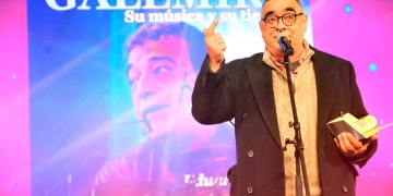 Premio Graffiti 2020 al Mejor Libro sobre Música Uruguaya que le correspondió al libro “Galemire – Su Música y Su Tiempo” del autor Eduardo Rivero - Premios graffiti a la musica uruguaya 2020 foto Pablo Meneses www.cooltivarte.com