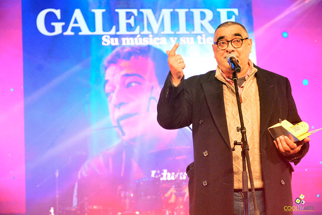 Premio Graffiti 2020 al Mejor Libro sobre Música Uruguaya que le correspondió al libro “Galemire – Su Música y Su Tiempo” del autor Eduardo Rivero - Premios graffiti a la musica uruguaya 2020 foto Pablo Meneses www.cooltivarte.com