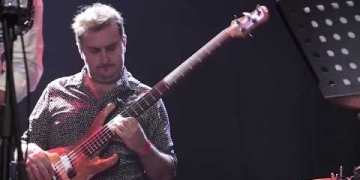 Maria Bentancur y Aida Martínez -voces Pablo Meneses -batería Gerardo Alonso-bajo Camilo Astiazaràn-guitarra Pablo Somma - flauta Gustavo Villalba - saxofòn Gabriel Estrada - piano
