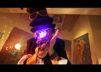 "InTuiTiVo" interamente registrato da Claudio Taddei, tele amplificate che fanno da batteria, suoni vocali che interpretano i fiati, bassi, percussioni, ecc. Quadri, installazioni, video-clip. 12 giorni e 12 notti di musica, pittura, installazioni, arte, ecc. Tutto realizzato nel magico Rivellino di Locarno, bastimento attribuito a Leonardo Da Vinci. Documentato dal regista Stefano Ferrari.