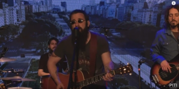 #PitiFernandez #EnLaCiudadDeLaFuria #ShowStreaming Piti Fernández | En la Ciudad de la Furia (Streaming 20/09/20) Tema original de Soda Stereo Caminos... bríos! Conmigo mismo. Streaming 20 de septiembre 2020.