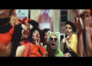 Videoclip oficial del nuevo sencillo de Max Tejera #NOVAAPASAR. Puedes escucharla en tu plataforma favorita, como Spotify o Deezer, y agregarla a la playlist que te guste más! #NoVaAPasar es parte de "ElectroPop" de Spotify!