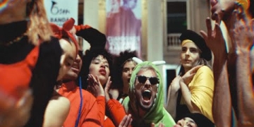 Videoclip oficial del nuevo sencillo de Max Tejera #NOVAAPASAR. Puedes escucharla en tu plataforma favorita, como Spotify o Deezer, y agregarla a la playlist que te guste más! #NoVaAPasar es parte de "ElectroPop" de Spotify!