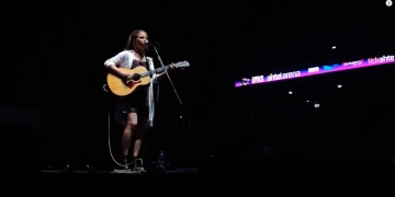 Much Longer en vivo. Martina Lanzaro 4.12.19, apertura para Passenger en el Antel Arena. Montevideo, Uruguay