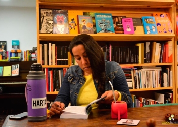 persona leyendo libreria karamazov noviembre 2018 foto federico meneses www.cooltivarte.com