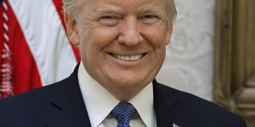 Official portrait of President Donald J. Trump, Friday, October 6, 2017. (Official White House photo by Shealah Craighead) https://es.wikipedia.org/wiki/Donald_Trump