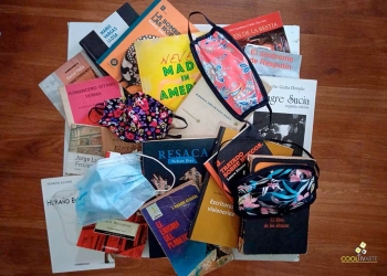 Imagen portada: LITERATURA Y PANDEMIA composición de libros y tapabocas - enero 2021 - Foto © Federico Meneses