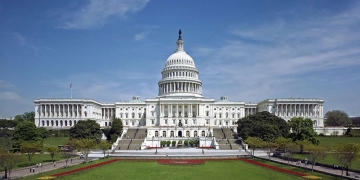Imagen portada: The western front of the United States Capitol. The Neoclassical style building is located in Washington, D.C., on top of Capitol Hill at the east end of the National Mall. The Capitol was designated a National Historic Landmark in 1960. wikipedia.org