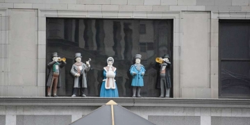 figuras en edificio - new york marzo 2013 foto federico meneses
