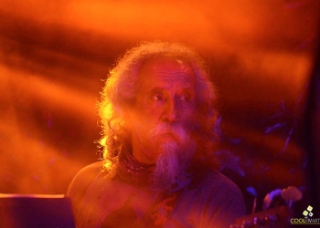 Urbano Moraes en MEDIO Y MEDIO Lo acompaña: Nico Ibarburu, Palito Elissalde Vallejo, Nelson Cedrez, Martin Ibarburu, Gustavo Montemurro y Mauro Perez. 27 de Febrero 2021 Foto © Federico Meneses www.cooltivarte.com