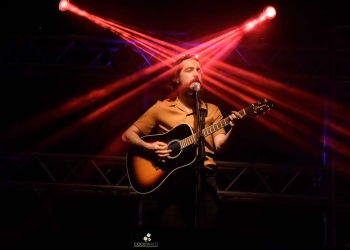 Franny Glass se presentó en el Patio del Museo. 25-02-2021 Lo acompañó Lucía Romero y Matías González Fotos Claudia Rivero www.cooltivarte.com