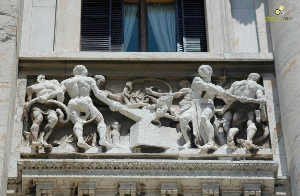 Escultura fachada en Palacio Legislativo - Montevideo - Uruguay&nbsp; - Foto&nbsp; © Federico Meneses - octubre 2009