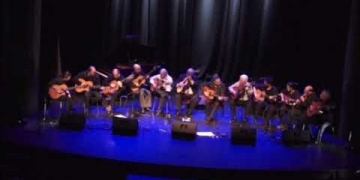 Julio Cobelli - La Cumparsita - 12 guitarras