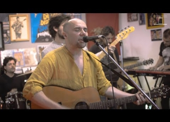 Buceo invisible es un grupo de rock y poesía, formado en Montevideo en 1997.