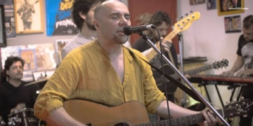 Buceo invisible es un grupo de rock y poesía, formado en Montevideo en 1997.