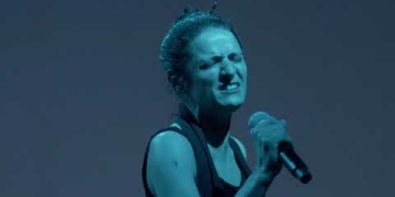 En el Día de la Visibilidad Lésbica, estrenamos una pieza audiovisual en homenaje por los 30 años del disco "Mujer contra mujer" de Celeste Carballo y Sandra Mihanovich. La Cúpula es el escenario de un show donde diferentes dúos de artistas revisitarán y reversionarán las canciones del disco.
