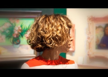 “Algo salió bien en estos últimos días”, expresa María Ezquiaga con un poco de humor y otro poco de alivio en el primer single de Interacción, su inminente primer disco solista.