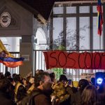 manifestantes en embajada de colombia en montevideo - mayo 2021 foto vanni gonzo