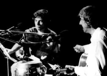 Grabado en vivo y editado en 1987, este disco es el registro más profesional del dúo que formaron, por el plazo de unos meses, Eduardo Mateo y Fernando Cabrera.