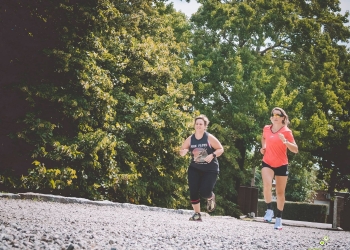 Ellas son Elisa Galván y Joanna García, en el 2019 realizaron El Cruce, ésta carrera que tiene como objetivo cruzar la cordillera de los Andes uniendo Argentina y Chile.