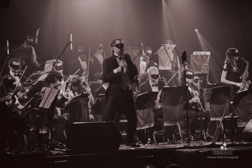 La Orquesta De Las Mil Melodías - Agosto 2021 - Sala del Museo - Foto Andrea Silvera La Orquesta De Las Mil Melodías - Agosto 2021 - Sala del Museo - Foto Andrea Silvera www.cooltivarte.com