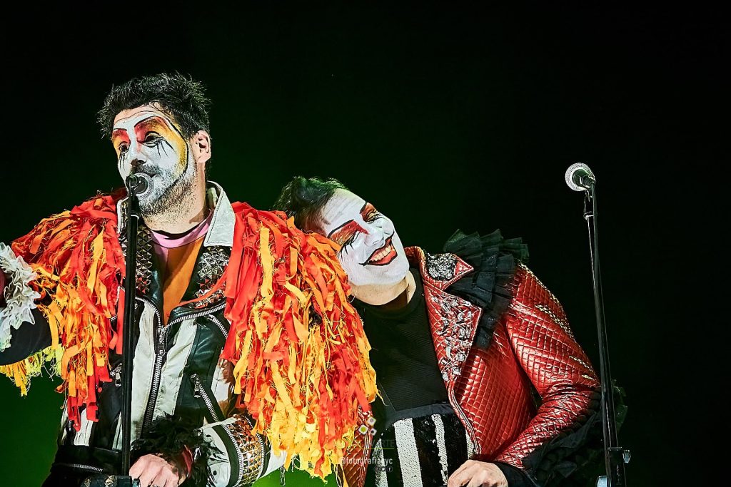 La murga Agarrate Catalina celebró sus 20 años en Antel Arena - octubre 2021 - Foto © Fotografías cyc www.cooltivarte.com La murga Agarrate Catalina celebró sus 20 años en Antel Arena - octubre 2021 - Foto © Fotografías cyc www.cooltivarte.com
