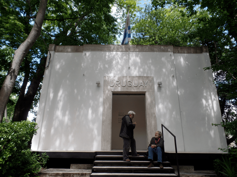 Pórtico del Pabellón Uruguayo en la Bienal de Venecia - Foto Miacara76 Fuente https://es.wikipedia.org/wiki/Pabell%C3%B3n_de_Uruguay_en_la_Bienal_de_Venecia