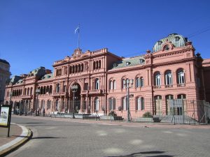 La Casa Rosada es la sede del Poder Ejecutivo de la República Argentina. La Casa Rosada es la sede del Poder Ejecutivo de la República Argentina.