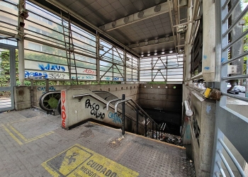 Estación Cumming del Metro de Santiago, tras el incendio en octubre de 2019. Foto: B1mbo - https://es.wikipedia.org/wiki/Estallido_social