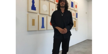artista plástico Azul Caverna presentó su nueva exhibición "Paisaje de un desvío" en Galería del Paseo -Manantiales, Uruguay