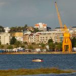 Vista de Huelva desde la ría, en Marismas del Odiel