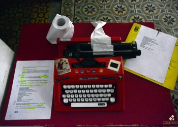 maquina-de-escribir-roja-foto-federico-meneses